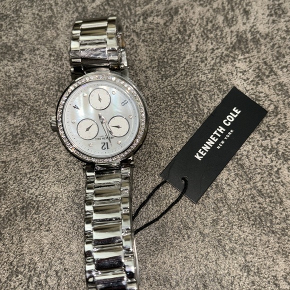 Kenneth Cole Unisex New York Watch - Picture 3 of 5